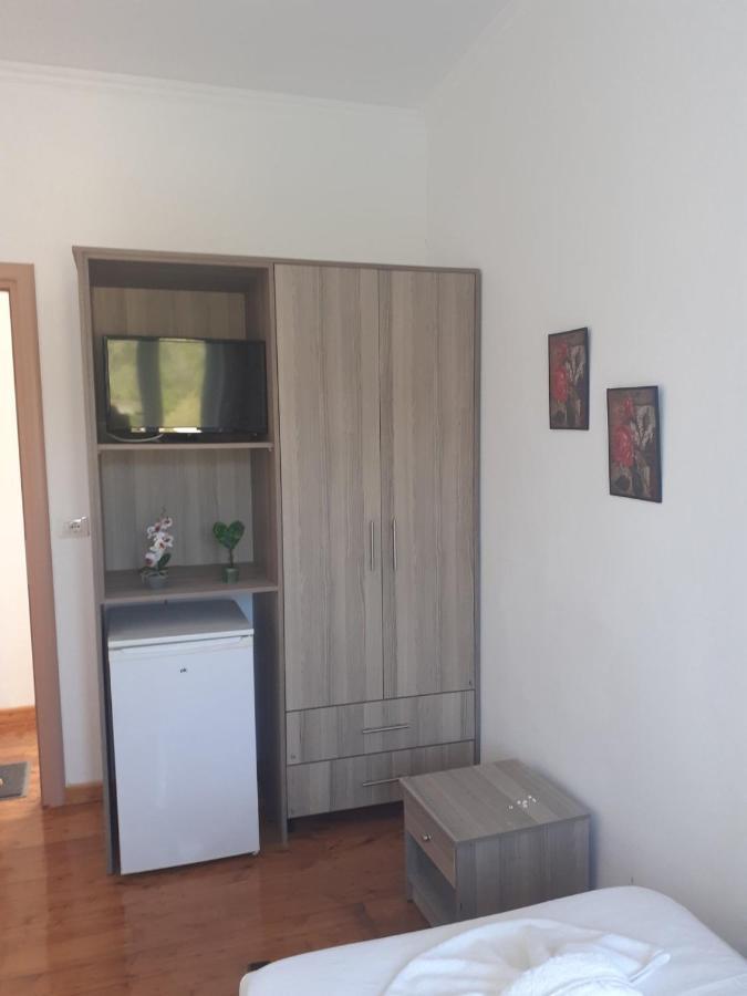 Gezos Apartment Himare Exterior foto