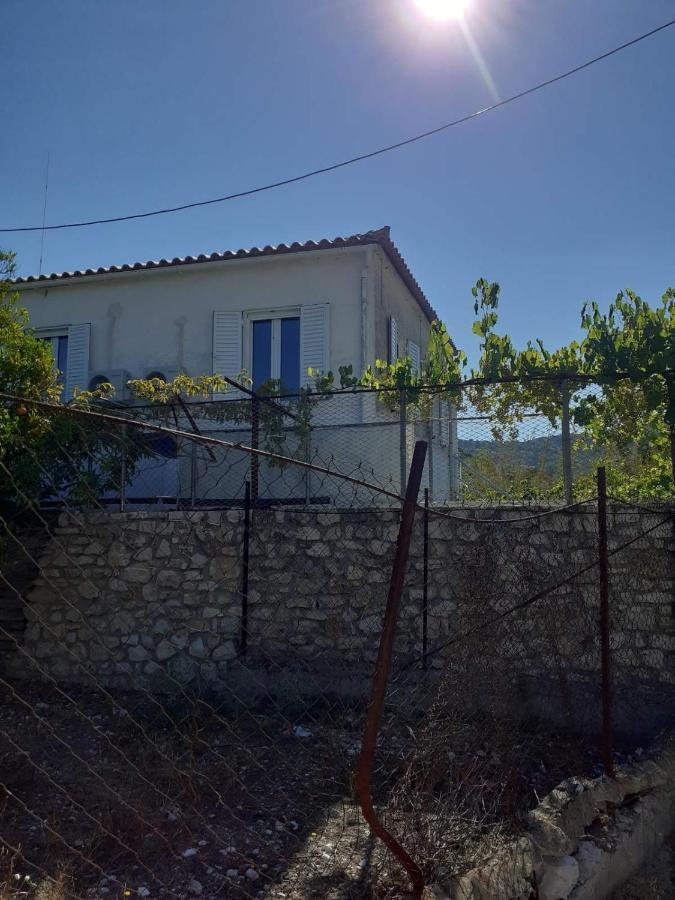 Gezos Apartment Himare Exterior foto