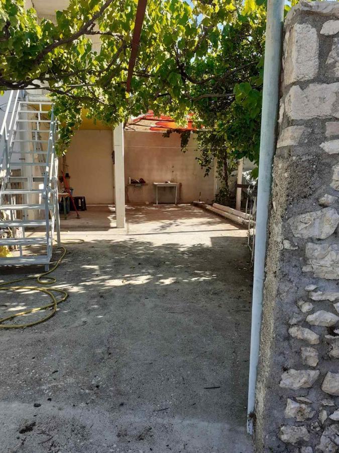 Gezos Apartment Himare Exterior foto