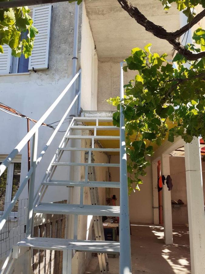 Gezos Apartment Himare Exterior foto