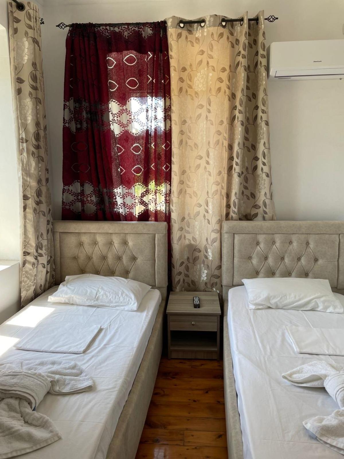 Gezos Apartment Himare Exterior foto