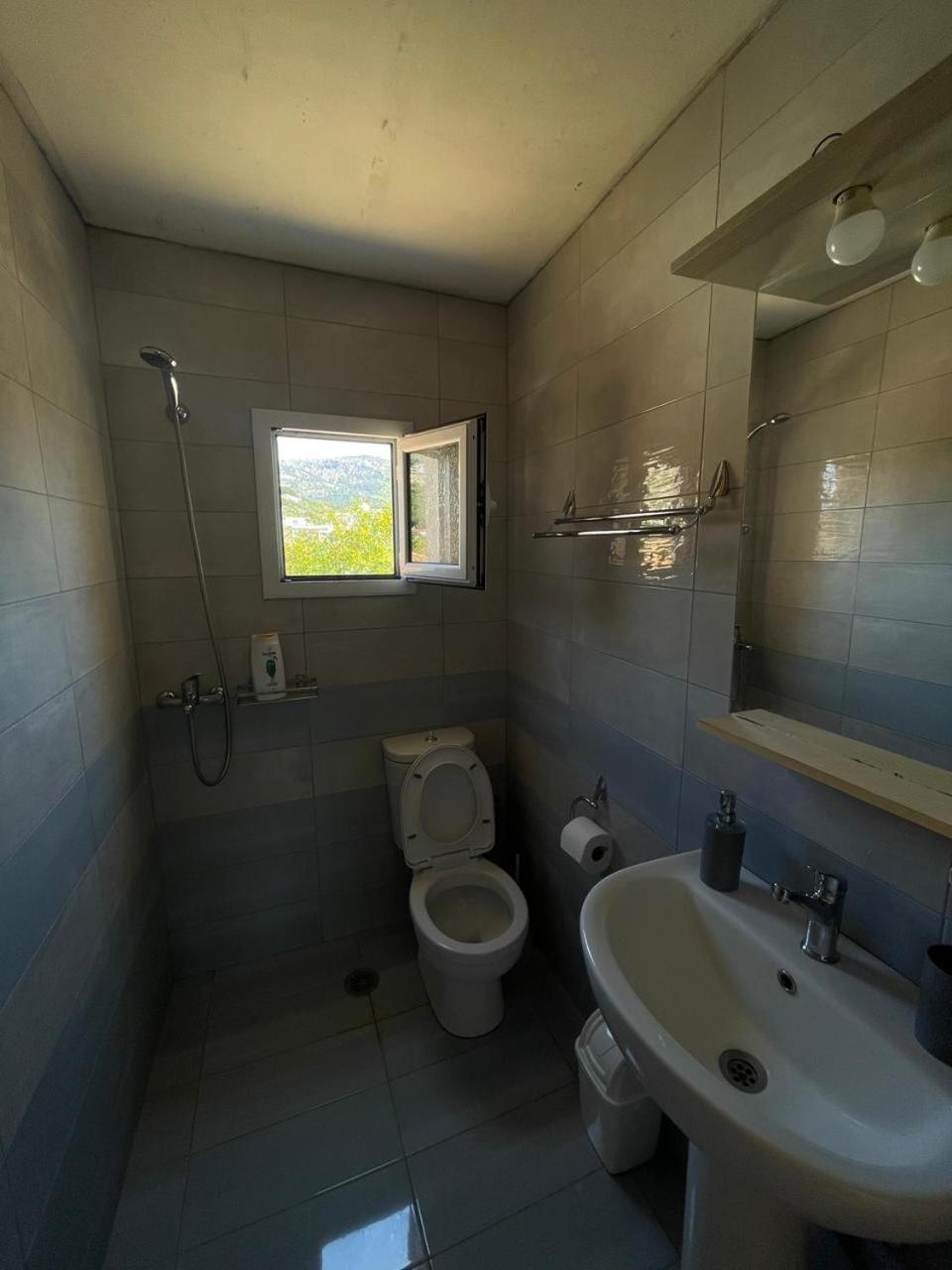 Gezos Apartment Himare Exterior foto