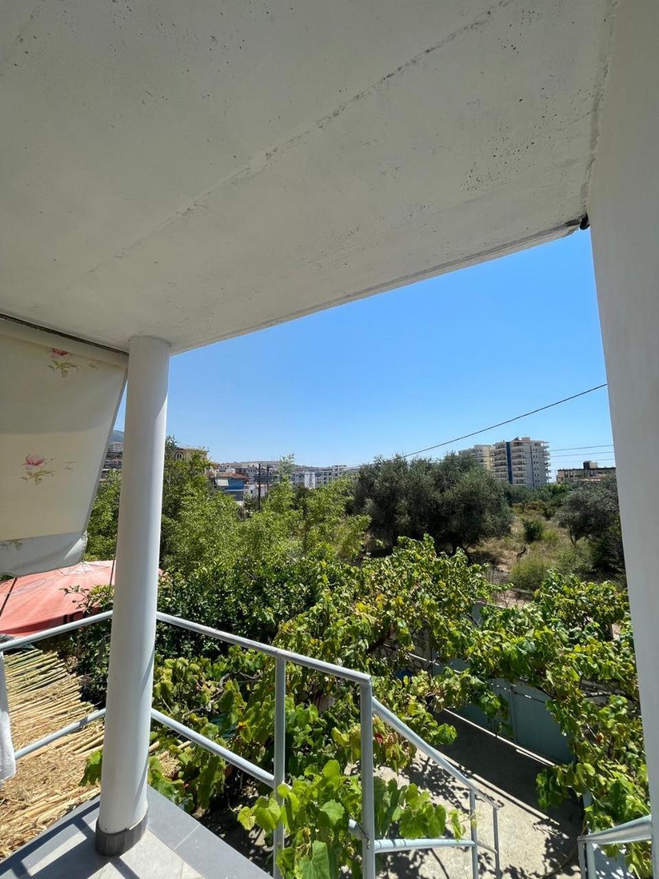 Gezos Apartment Himare Exterior foto