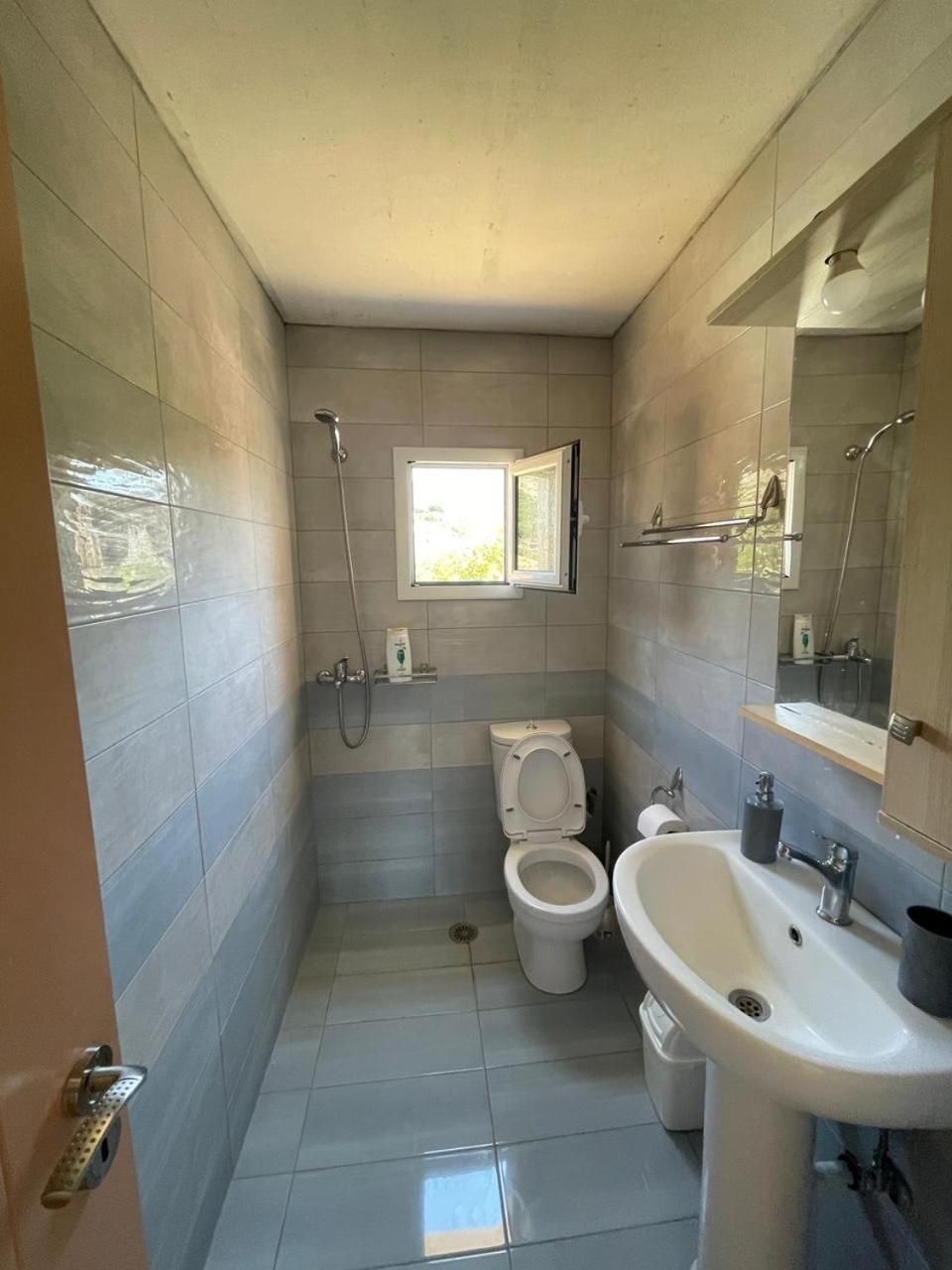 Gezos Apartment Himare Exterior foto