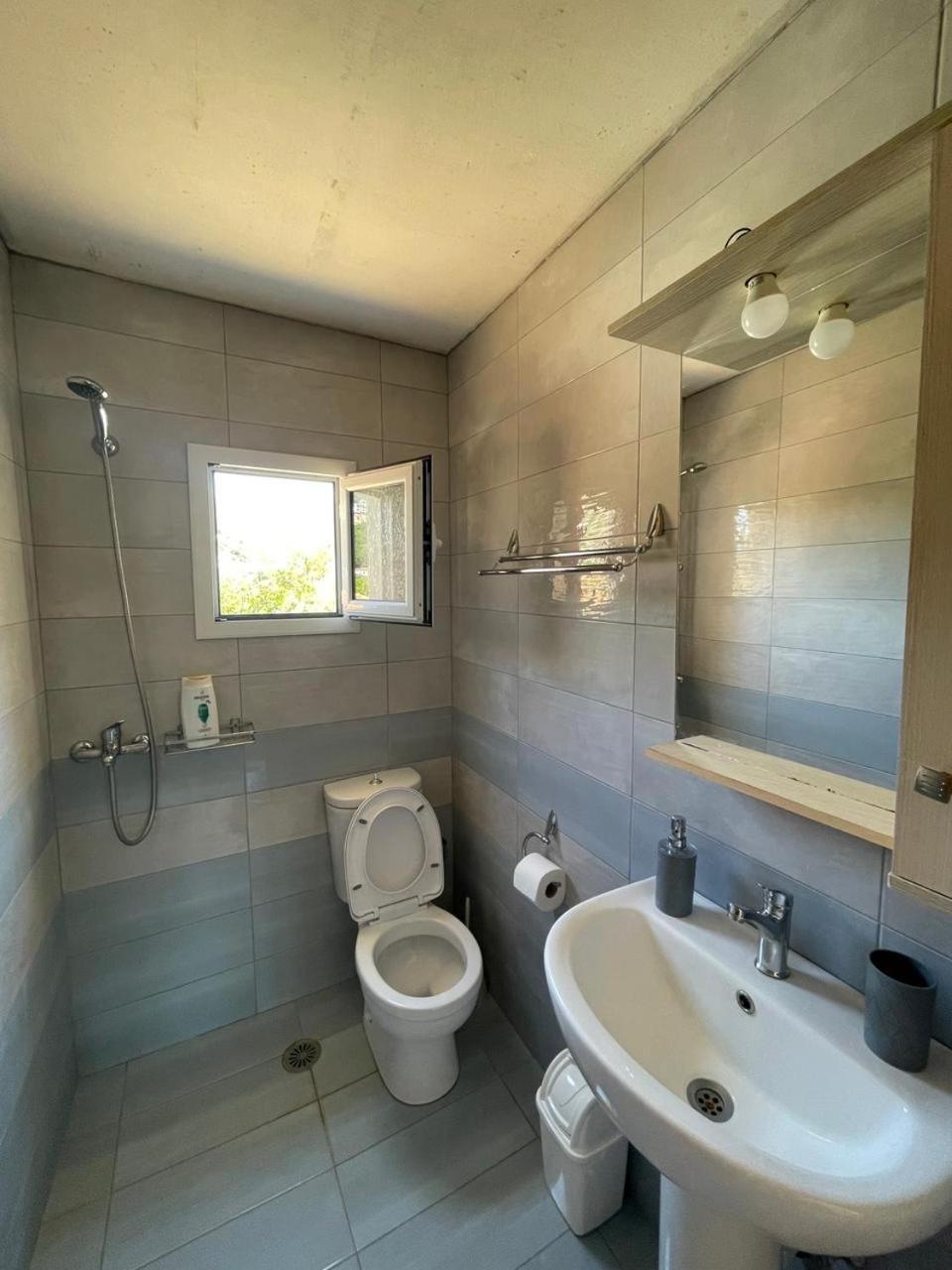 Gezos Apartment Himare Exterior foto