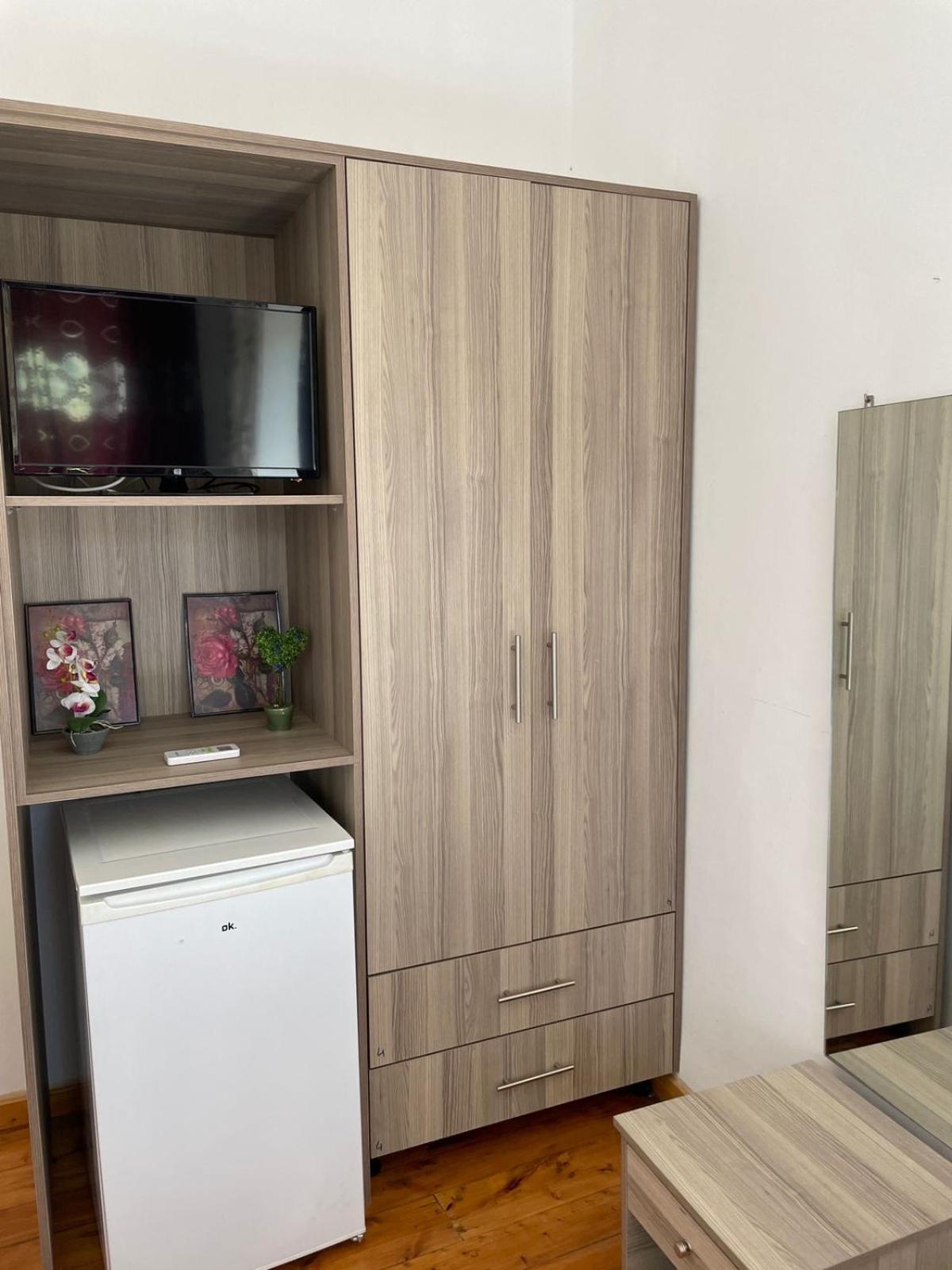Gezos Apartment Himare Exterior foto