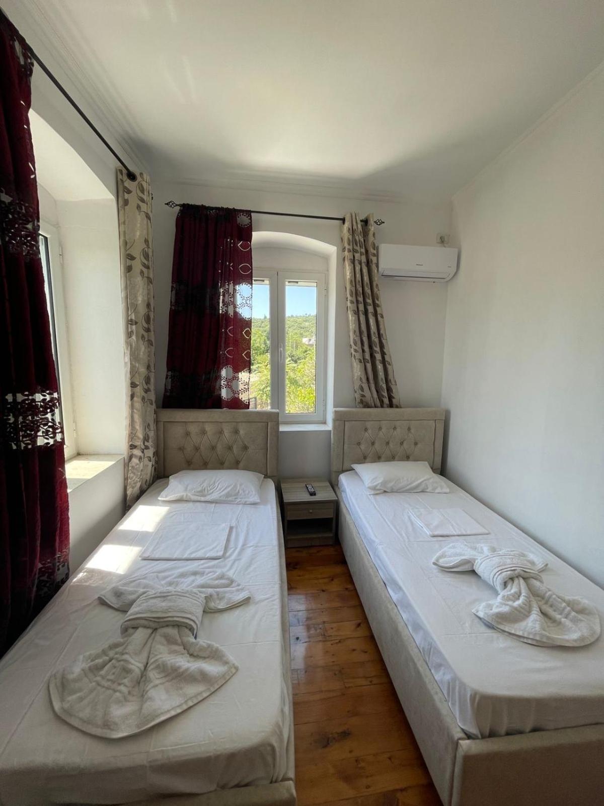 Gezos Apartment Himare Exterior foto