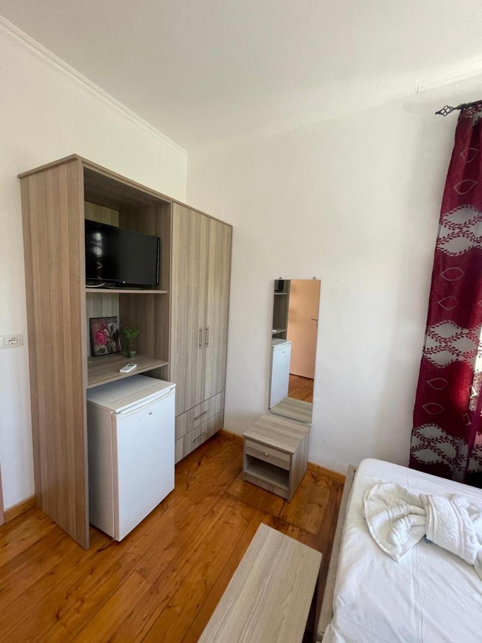 Gezos Apartment Himare Exterior foto