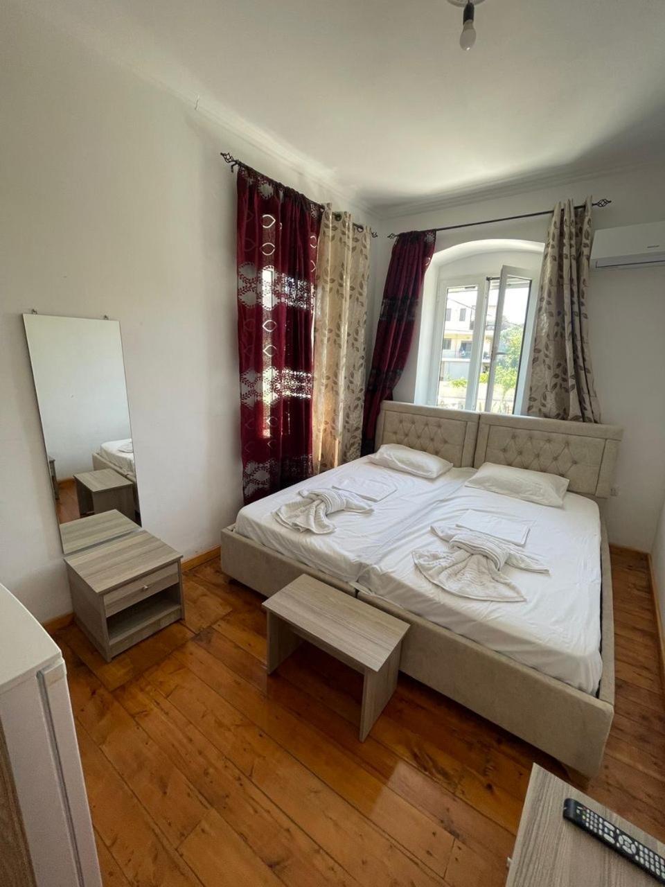 Gezos Apartment Himare Exterior foto