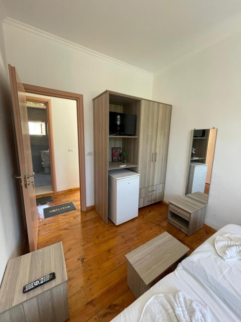 Gezos Apartment Himare Exterior foto