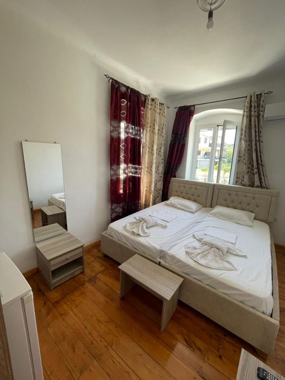 Gezos Apartment Himare Exterior foto